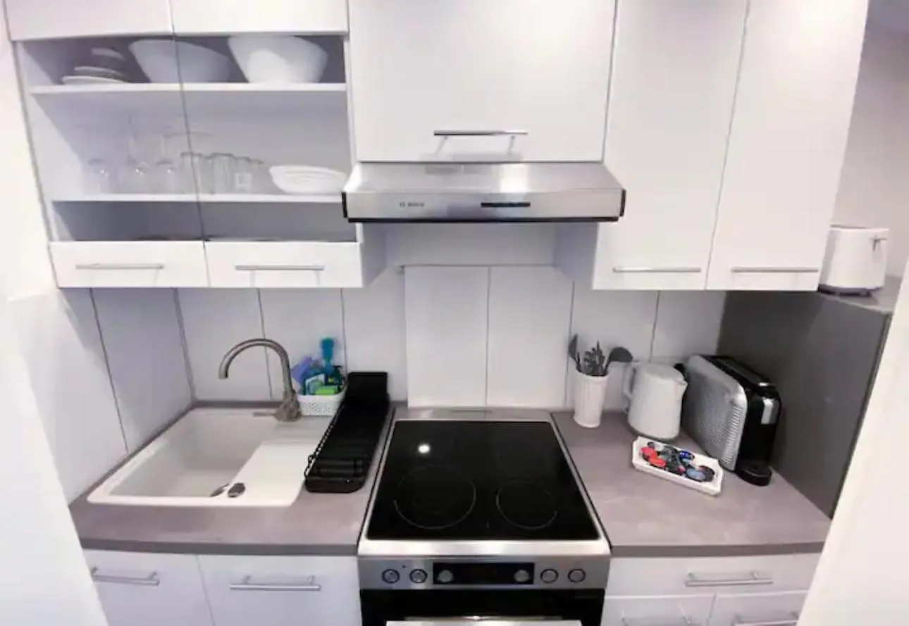 Ku'Damm Sunny Studio Apartment Berlin