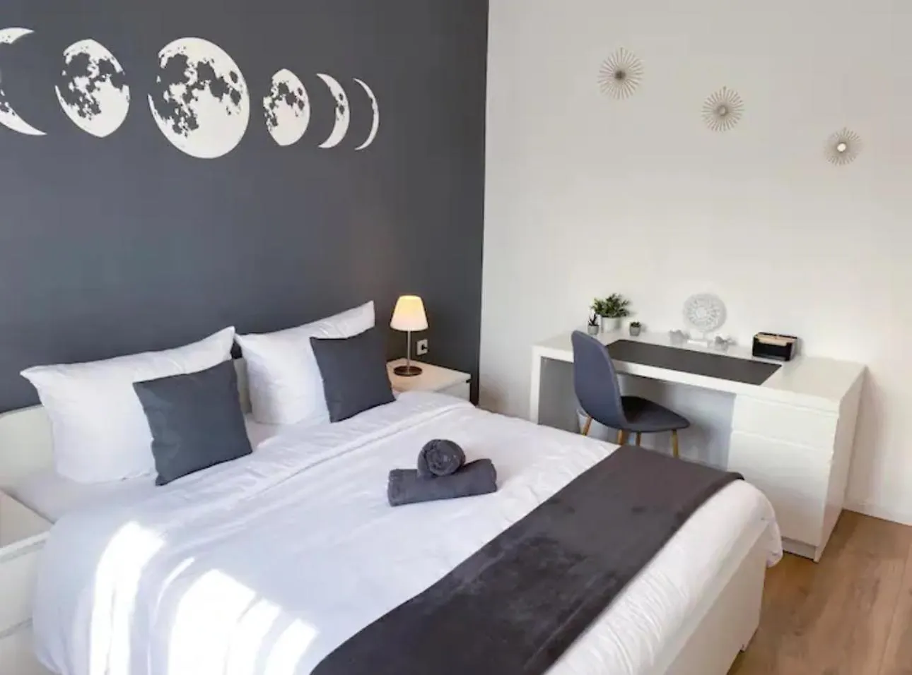 Ku'Damm Sunny Studio Apartment Berlin